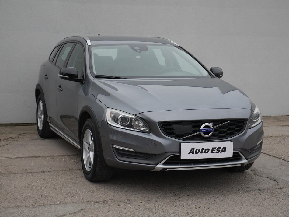 Volvo V60 2.4 D4  Cross Country