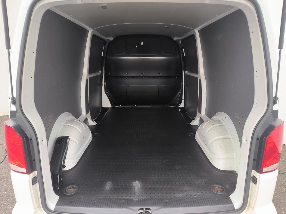 Volkswagen Transporter 2.0TDi  L2H1 T6.1