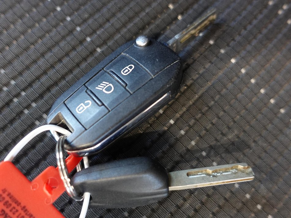 Peugeot 2008 1.2 PT Allure