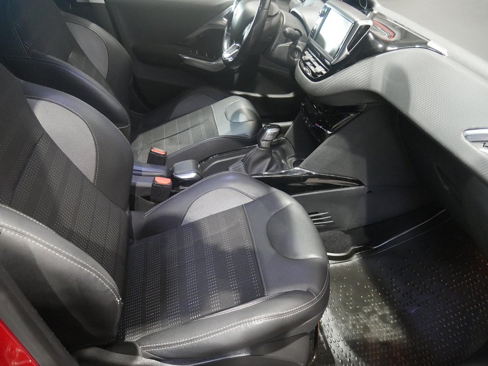 Peugeot 2008 1.2 PT Allure