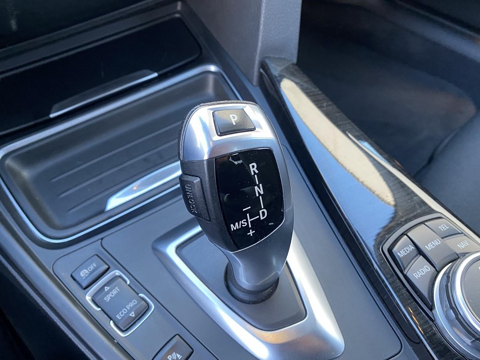 BMW Řada 3 2.0 LuxuryLine 328 i