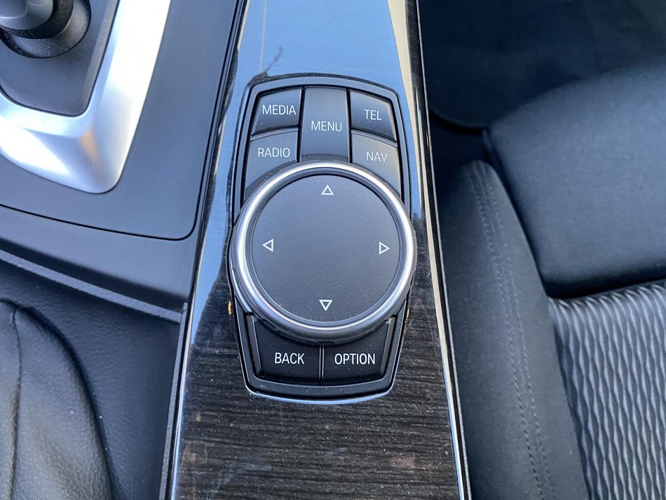 BMW Řada 3 2.0 LuxuryLine 328 i