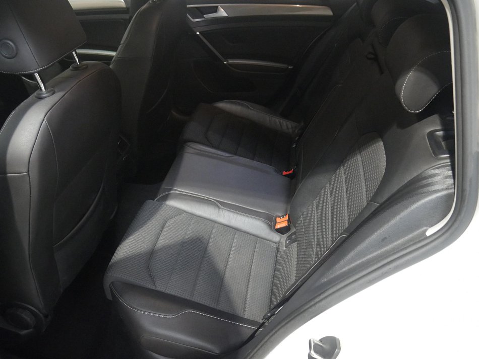 Volkswagen Golf 1.4 TSI 