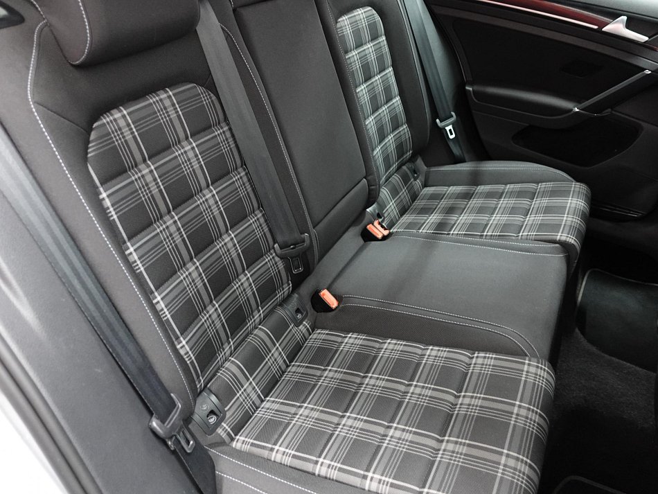 Volkswagen Golf 2.0TDi GTD