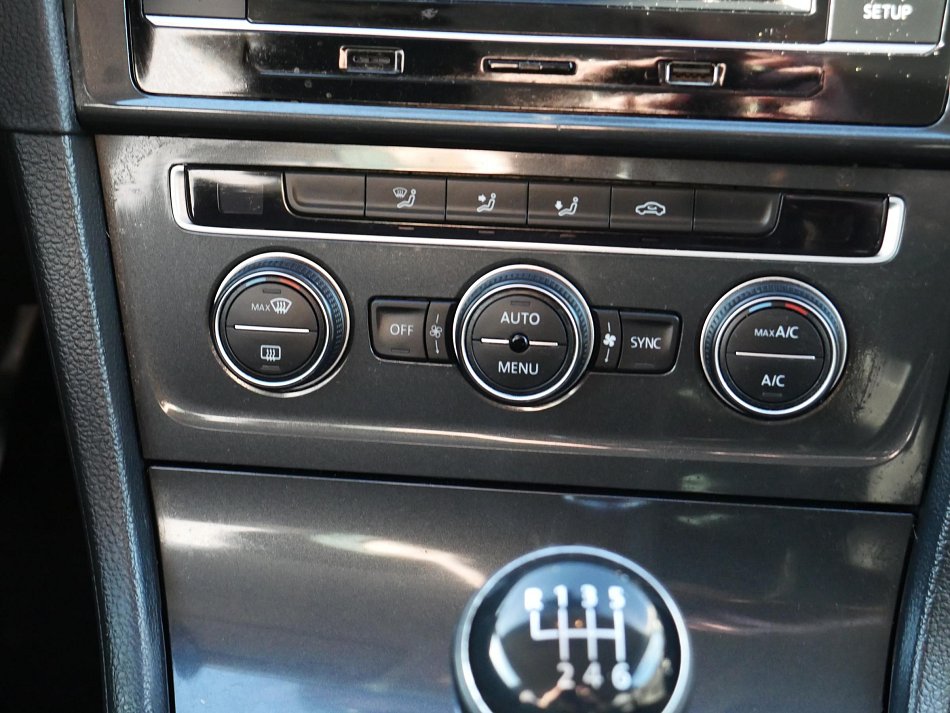 Volkswagen Golf 1.0 TSi 