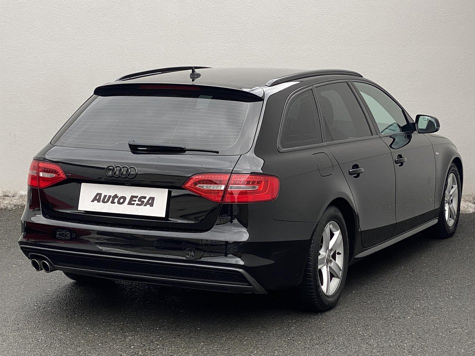 Audi A4 2.0 TDi S-line quattro