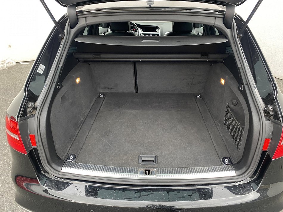 Audi A4 2.0 TDi S-line quattro