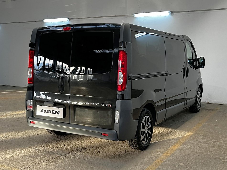 Opel Vivaro 2.0dCi  L2 9míst