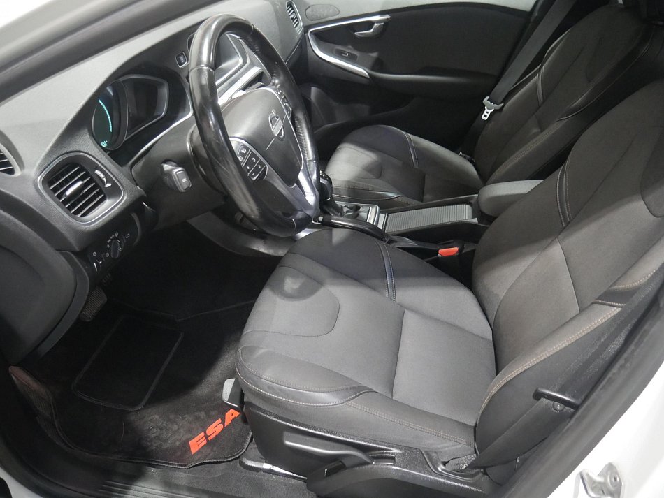 Volvo V40 2.0D 