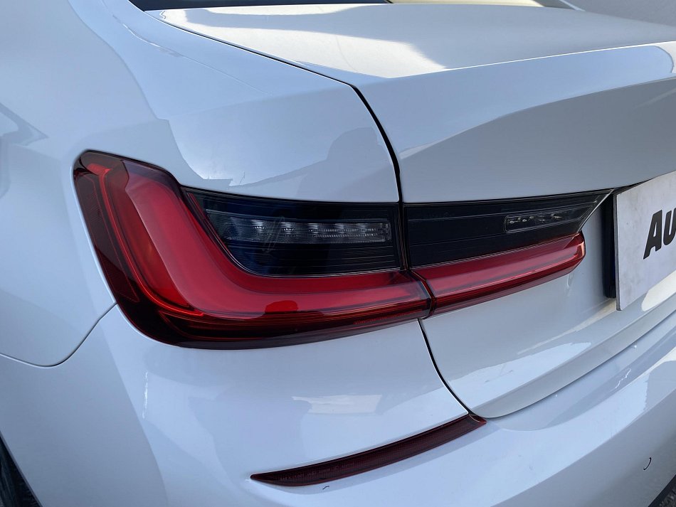 BMW Řada 3 2.0i  330E