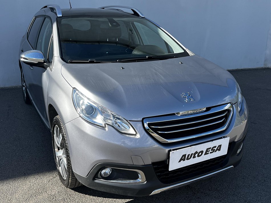 Peugeot 2008 1.2 PT Féline Titane