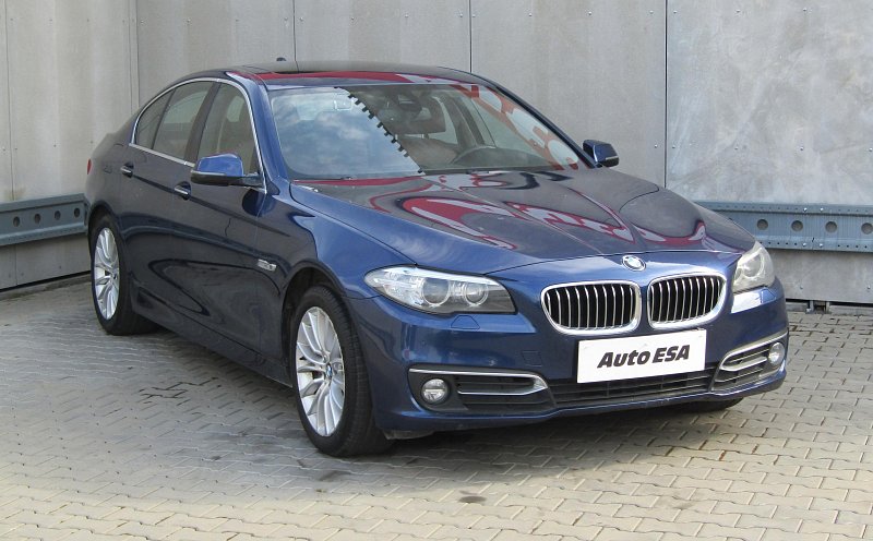 BMW Řada 5 3.0 D LuxuryLine xDrive 530d