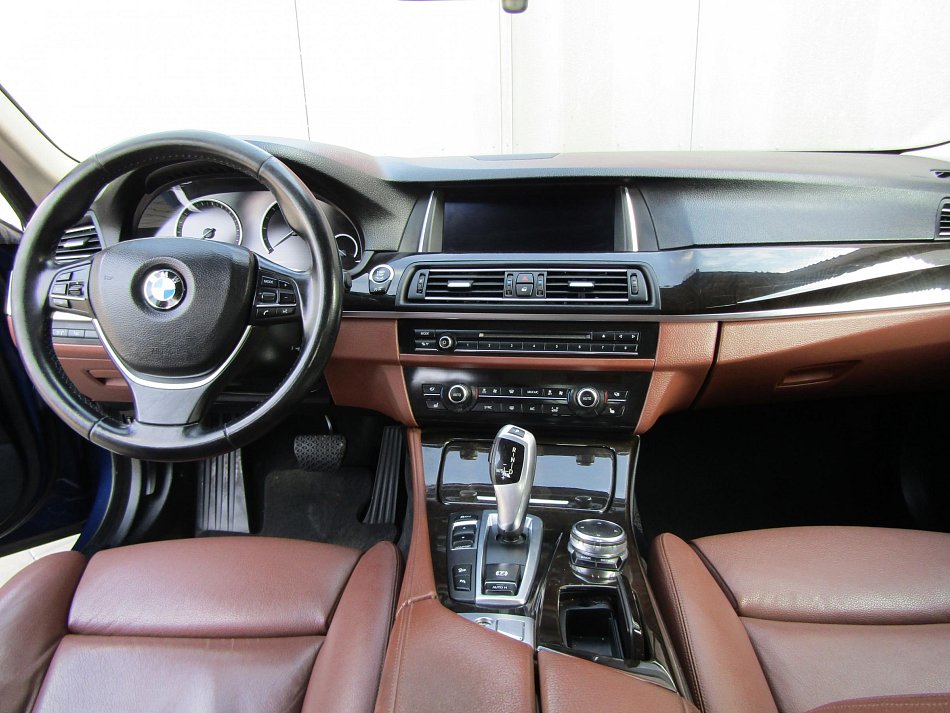 BMW Řada 5 3.0 D LuxuryLine xDrive 530d