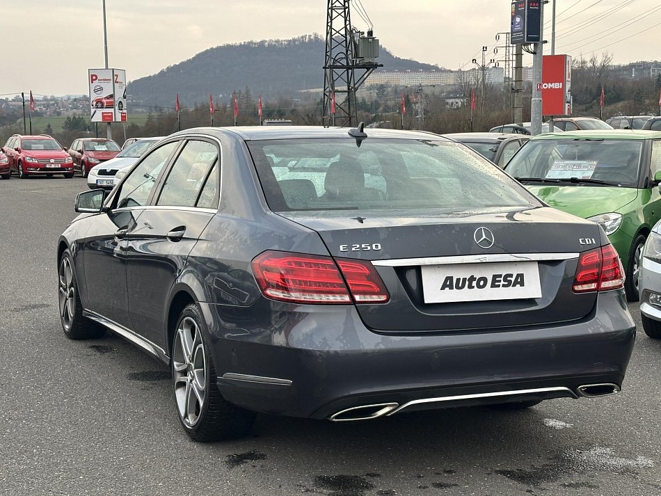 Mercedes-Benz Třída E 2.2CDi 