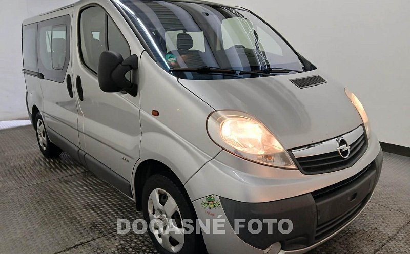 Opel Vivaro 2.0CDTi  9míst