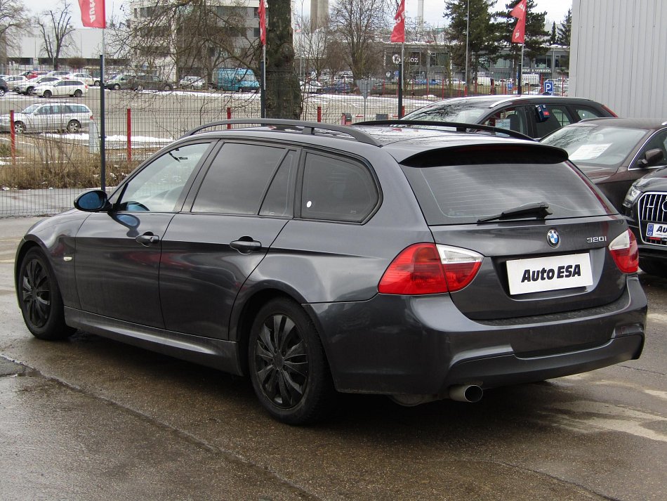 BMW Řada 3 320 i  320 i