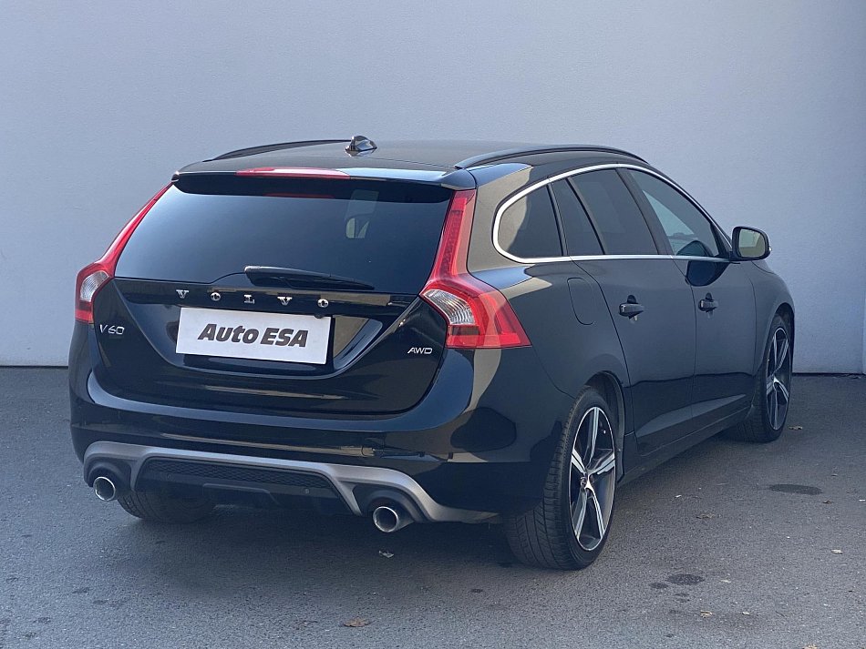 Volvo V60 2.4 D Momentum 4WD