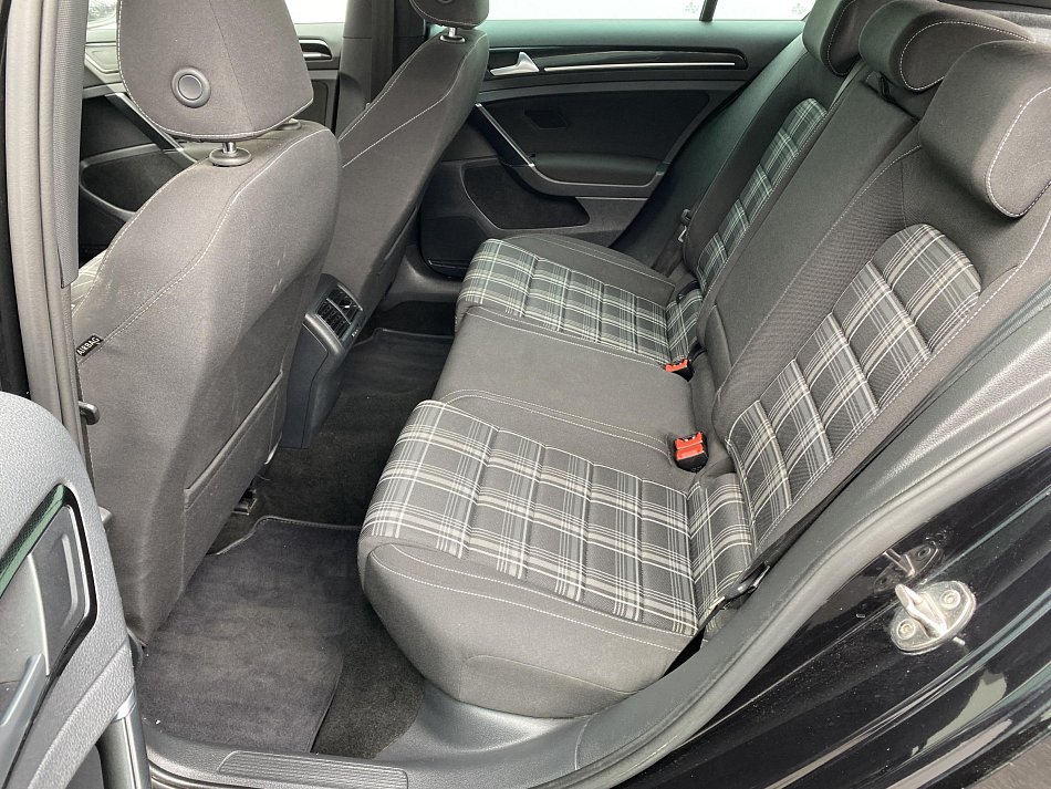 Volkswagen Golf 2.0 TDi 