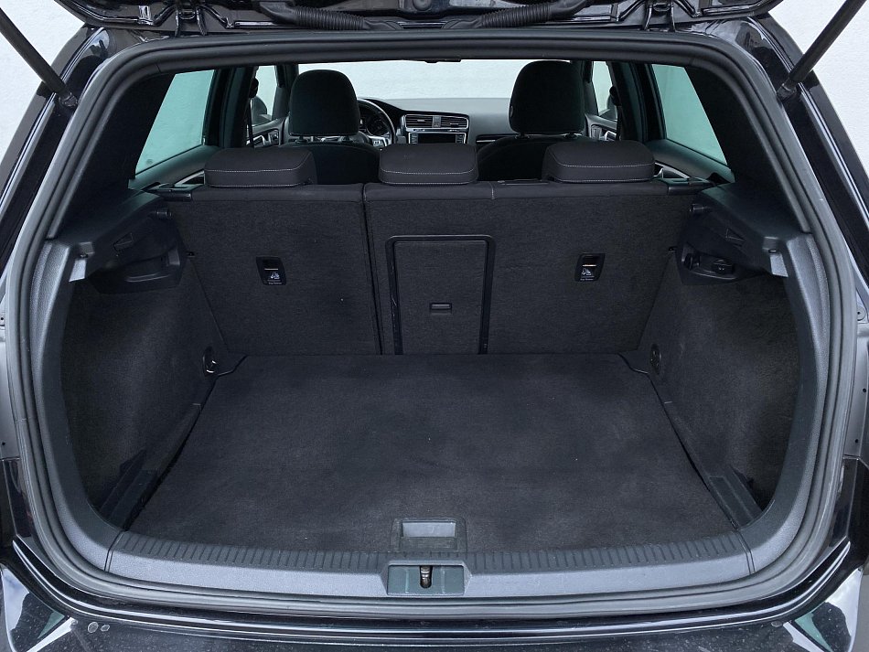 Volkswagen Golf 2.0 TDi 