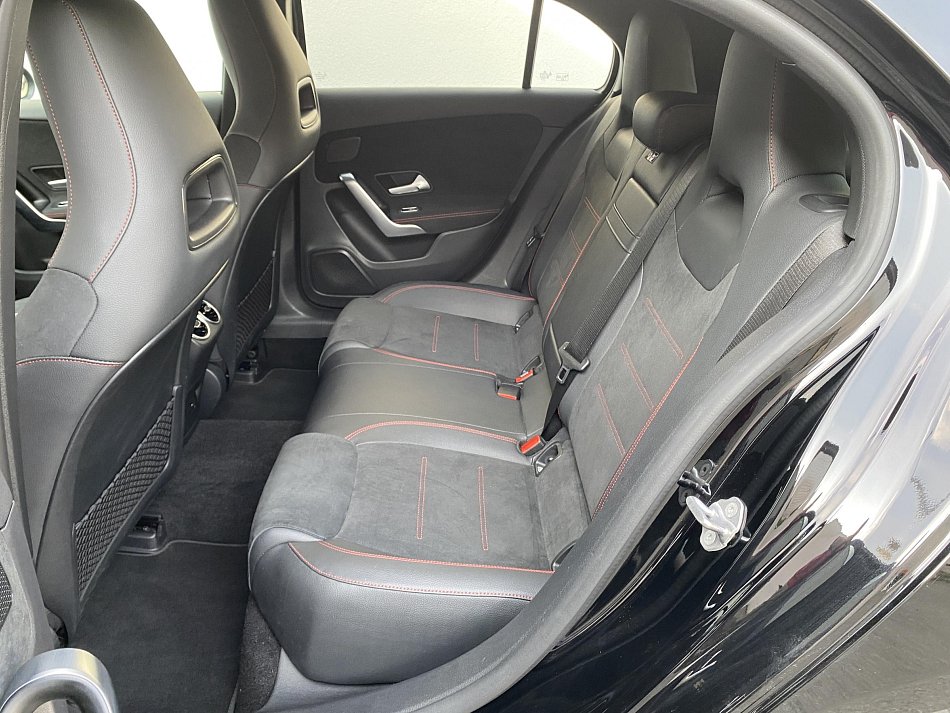 Mercedes-Benz Třída A 1.3  A250e