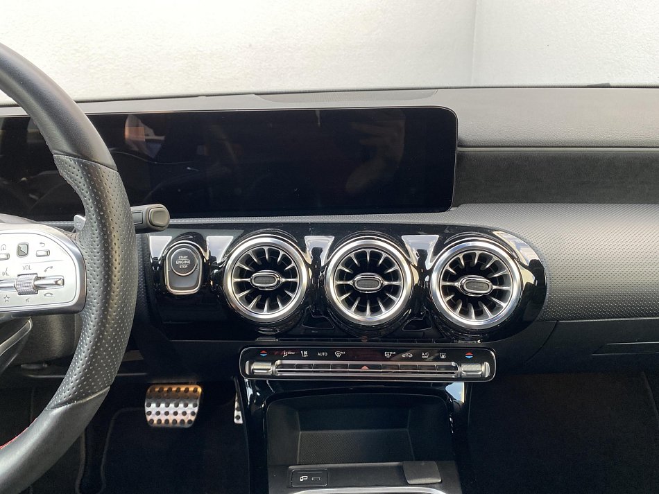 Mercedes-Benz Třída A 1.3  A250e