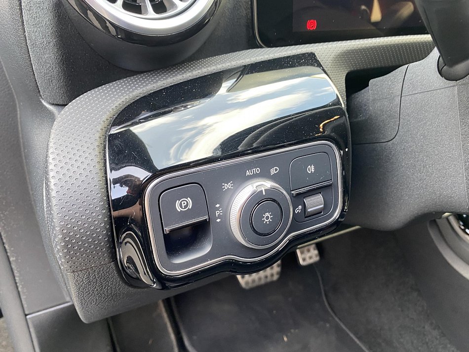 Mercedes-Benz Třída A 1.3  A250e