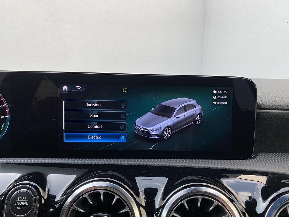 Mercedes-Benz Třída A 1.3  A250e