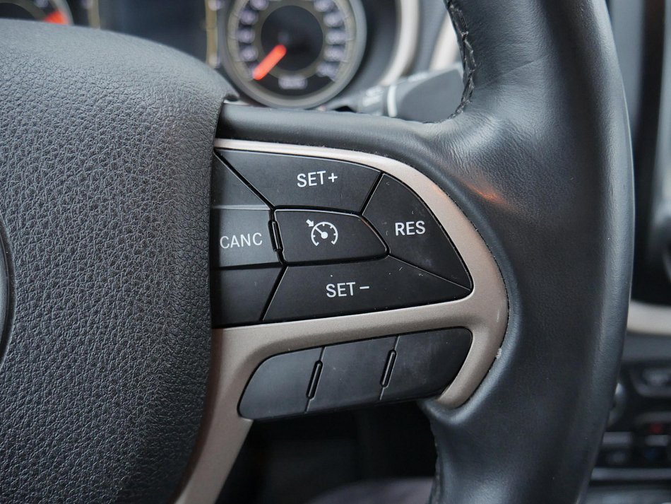 Jeep Cherokee 2.0 MTJ Longitude