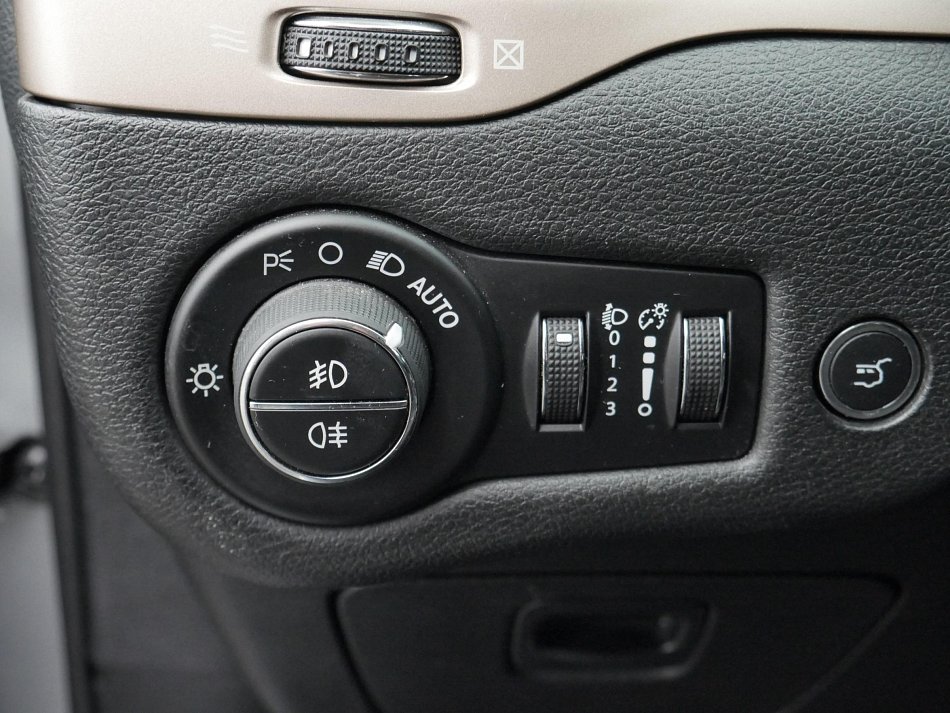 Jeep Cherokee 2.0 MTJ Longitude