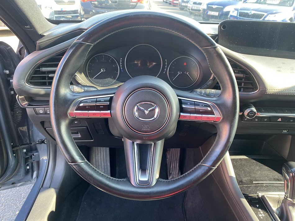 Mazda 3 2.0i  Takumi