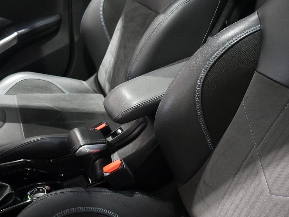 Peugeot 2008 1.2 PT Crossway