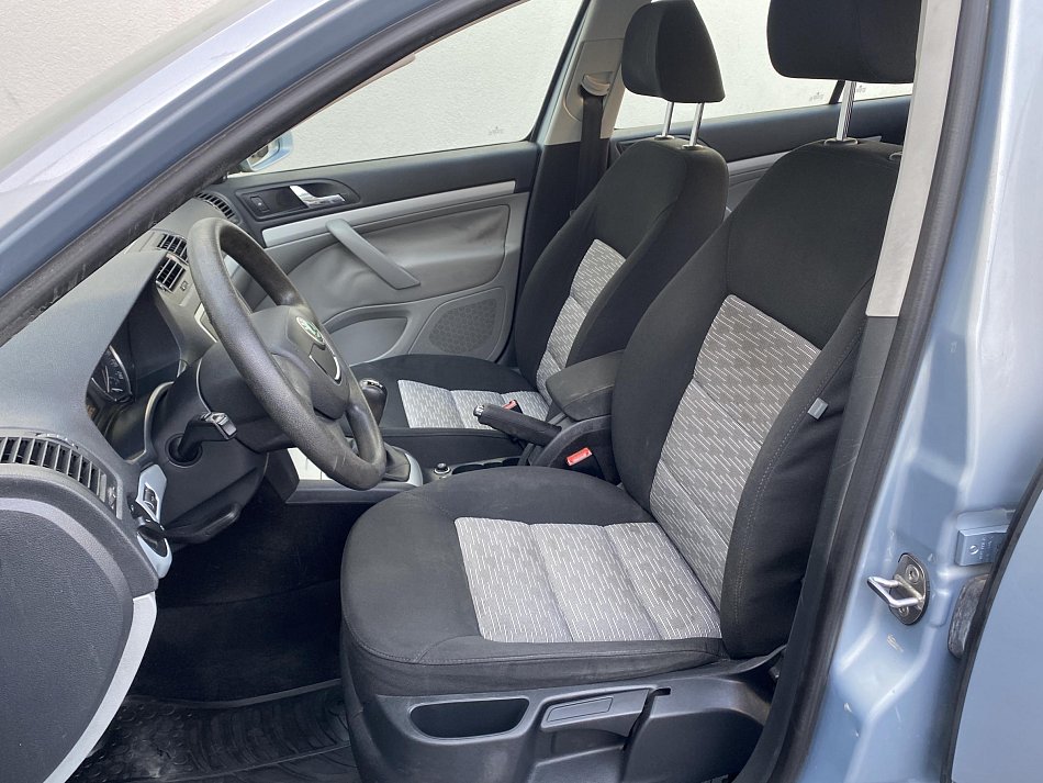 Škoda Octavia II 1.6 MPi Ambiente