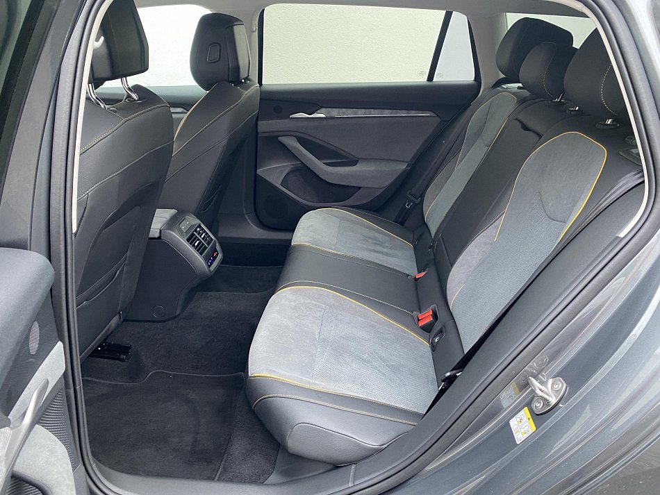 Škoda Superb IV 2.0 TDi Selection