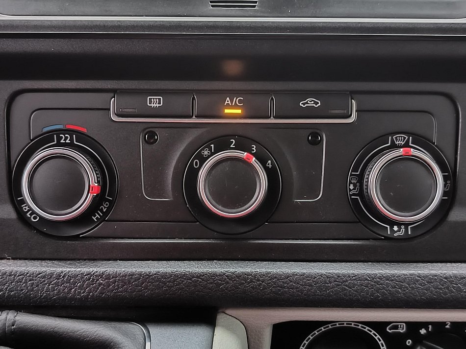 Volkswagen Transporter 2.0TDi  T6 L2 9míst