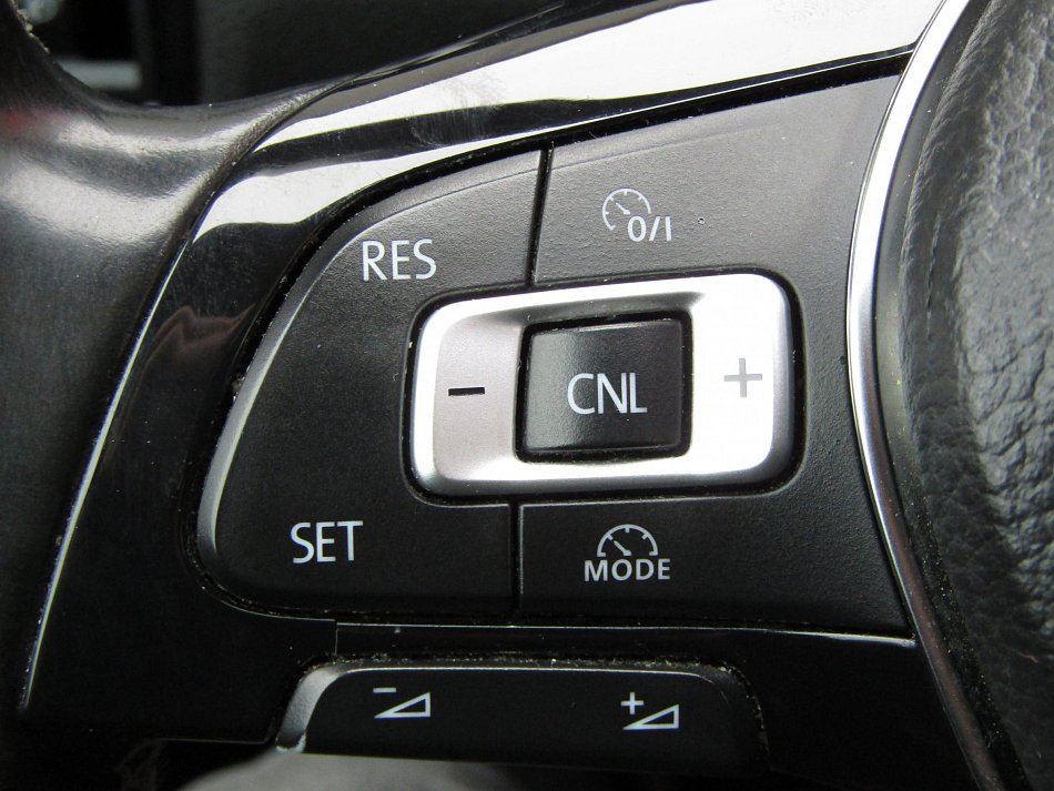 Volkswagen Golf 2.0 TDi 