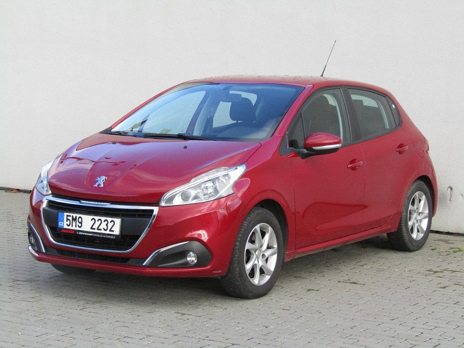 Peugeot 208 1.2i 