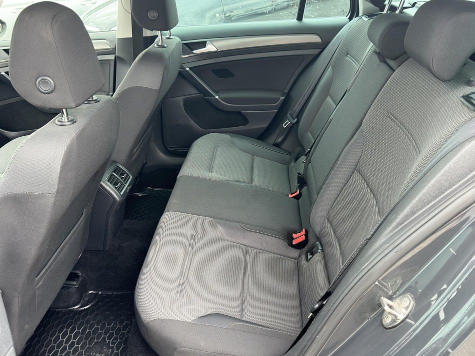 Volkswagen Golf 1.2TSI 