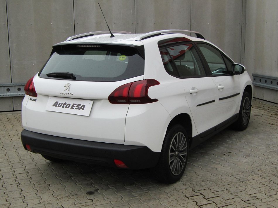 Peugeot 2008 1.2 i 