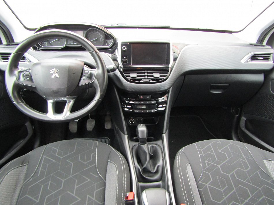 Peugeot 2008 1.2 i 