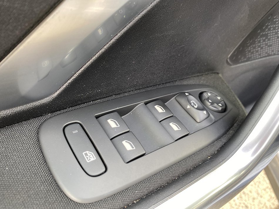 Peugeot 2008 1.2PT Crossway