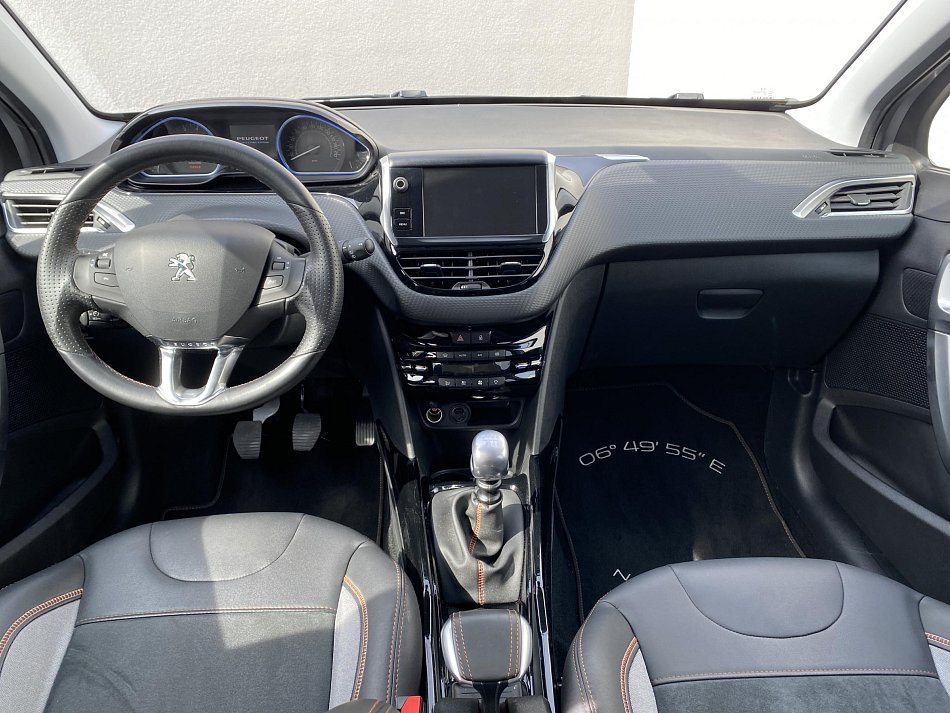 Peugeot 2008 1.2PT Crossway