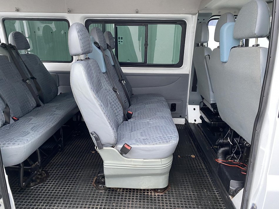 Ford Transit 2.2TDCi Trend L2H2 9míst