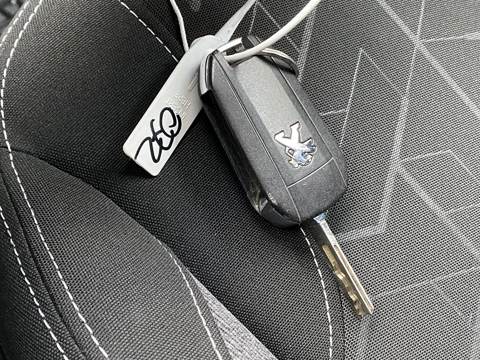 Peugeot 2008 1.2 PT Allure