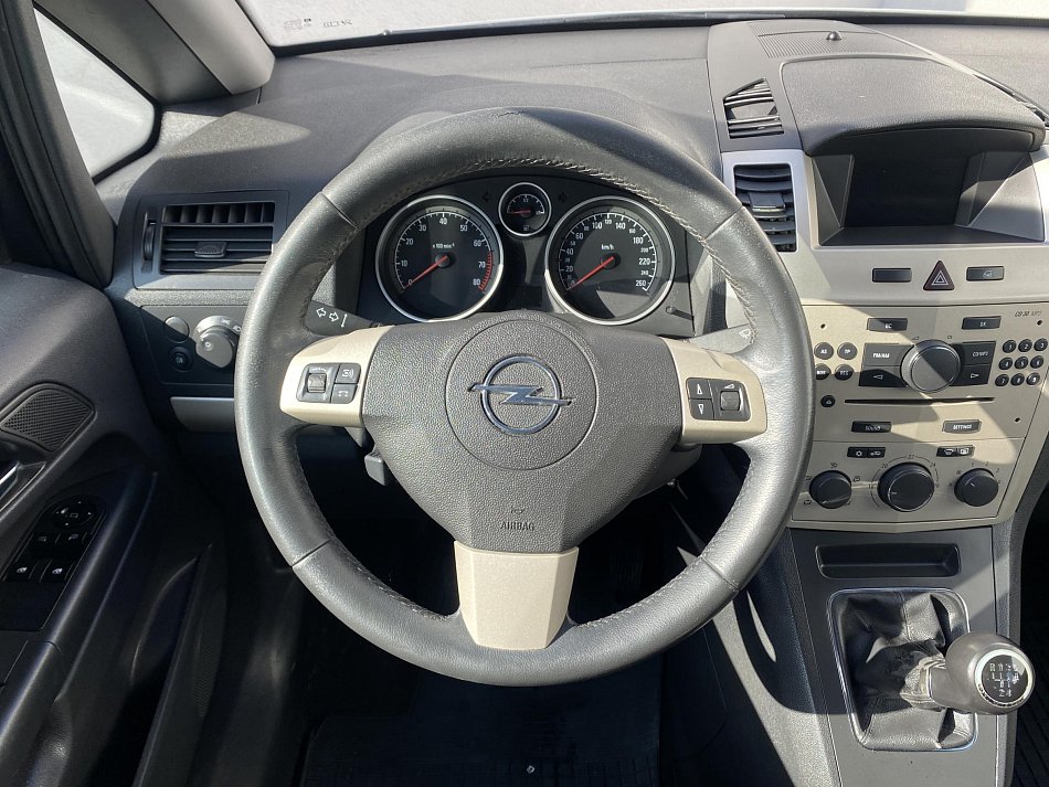 Opel Zafira 1.8 i  7míst