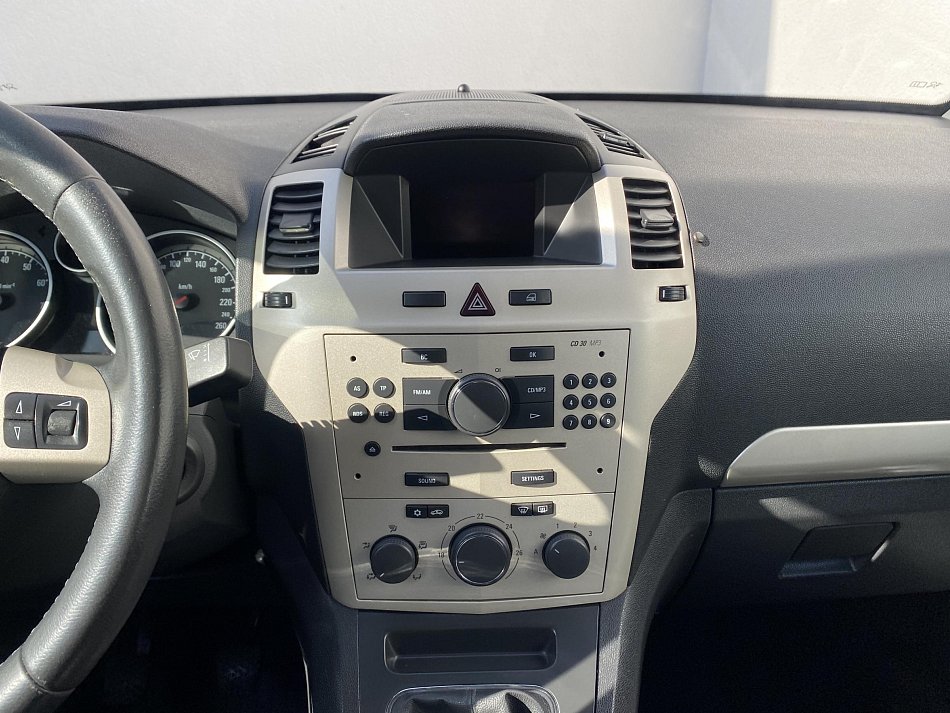 Opel Zafira 1.8 i  7míst