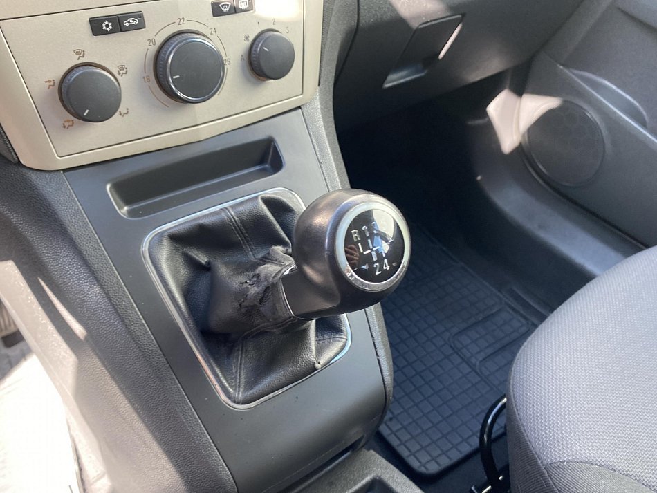 Opel Zafira 1.8 i  7míst