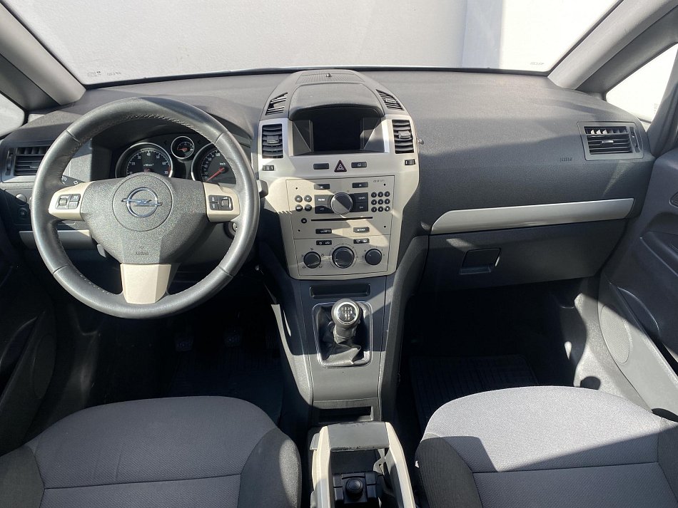 Opel Zafira 1.8 i  7míst