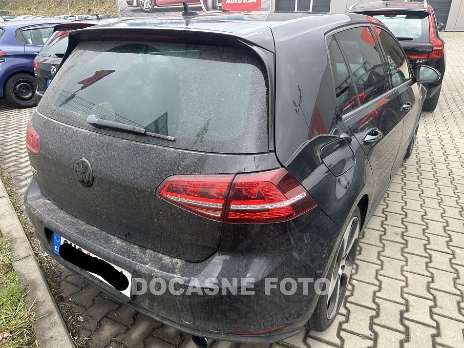 Volkswagen Golf 2.0 TSi 